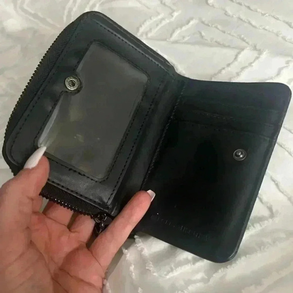 NWOT Badgley Mischka Croc Black Colored Wallet - Picture 5 of 15